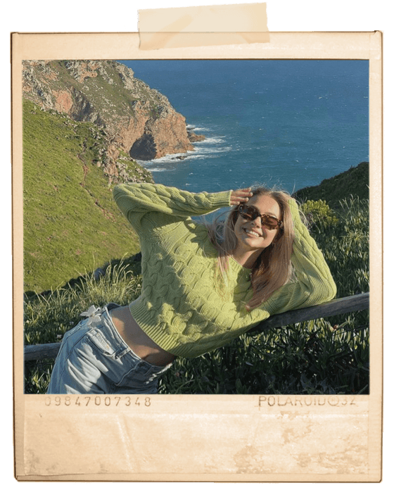 The Retro frame style, holding a photograph